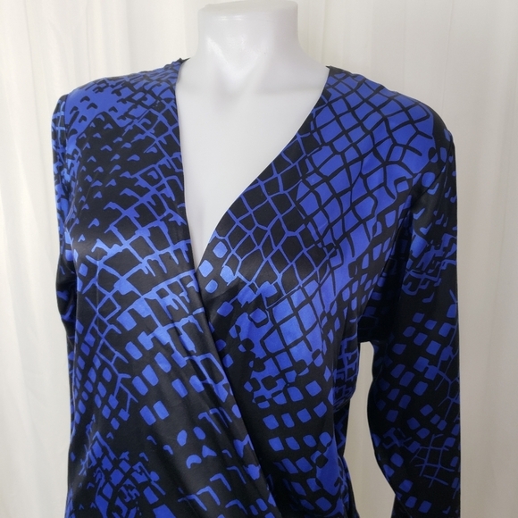 Adrianna Papell 100% silk blue black print long sleeve wrap top with side tie - Picture 2 of 7